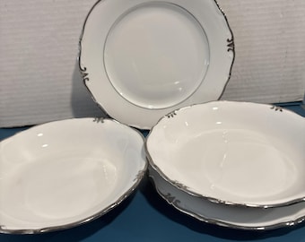 Juego de 4 piezas de cuencos y platos de ensalada blancos con borde plateado, procedentes de Baviera, Alemania Occidental.