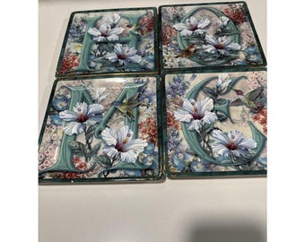 Juego de 4 platos "HOME" de Lena Liu con diseño de colibrí.