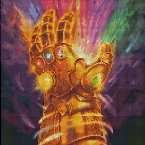 Pode incluir: Uma luva dourada com seis gemas brilhantes, sobre um fundo colorido e turbilhonado. A luva é um símbolo popular do Universo Cinematográfico Marvel.