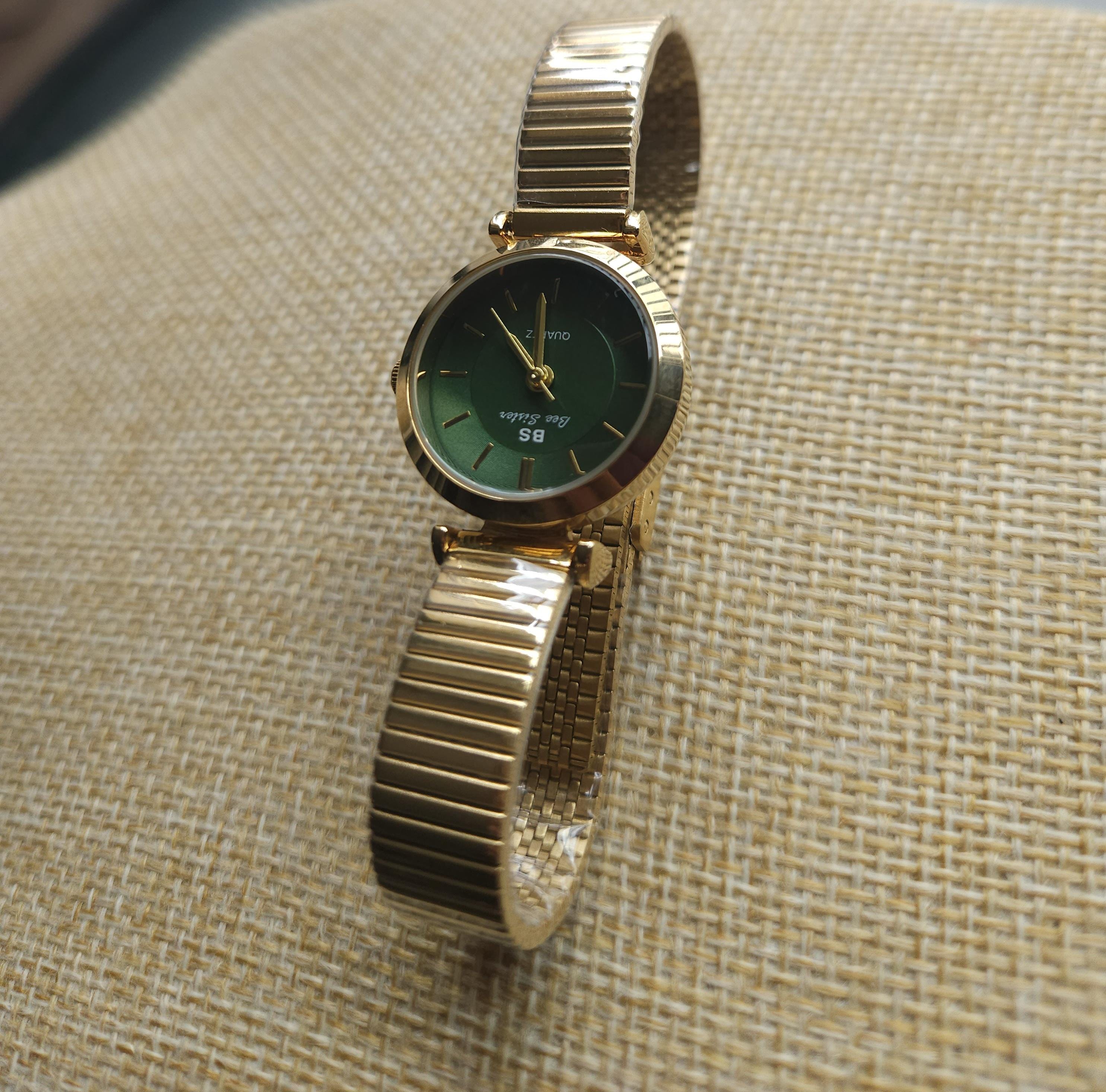 Bee Sister Watch - Etsy display picture 3