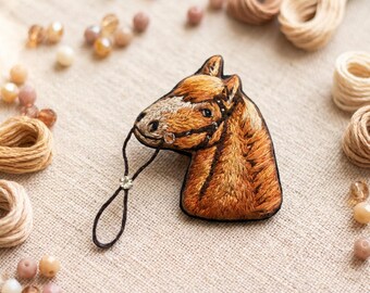 Hand Embroidered Horse Head Brooch, Realistic Equestrian Jewelry, Animal Lover Gift