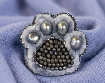 Grey Paw Brooch with Cultured Freshwater Pearls