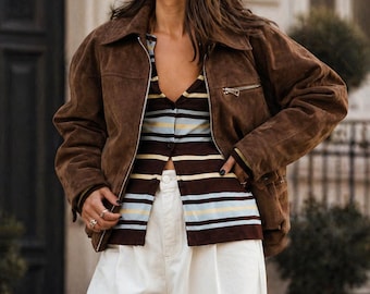 Chaqueta de ante marrón para mujer, bomber de cuero corta, abrigo minimalista de cuero suave.