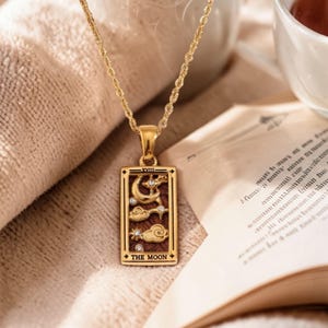 Collana con tarocchi e astrologia; Collana con sole, stelle e luna; Gioielli unici e magici ispirati ai tarocchi; Collana vistosa in oro e argento; Regalo per lei