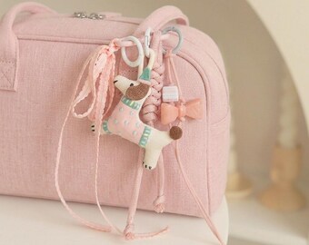 Bijou de sac fait main en cuir de teckel, accessoire pendentif chiot chien saucisse