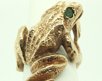 Frog ring! 10-14K yellow gold hand made ring with emerald eyes.