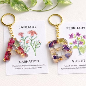 Personalisierte Geburtsblume Schlüsselanhänger, Harz Initial Schlüsselanhänger, Name Schlüsselanhänger, Blumen Alphabet Charme, Geburtstagsgeschenk für sie, Sternzeichen Schlüsselanhänger