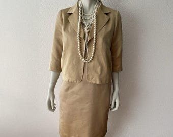 Max Mara Guldfärgad Kostym EU38, Designerset Dam, Lyxig Cocktailklänning & Kavaj, Elegant Aftonoutfit, Tidlös Chic