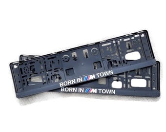 2x Portatarga "Born in M Town" standard UE / Cornici BMW