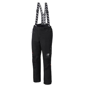 Puede incluir: Pantalones de moto negros con tirantes adjuntos. Los pantalones tienen rodillas reforzadas y rayas reflectantes en los tirantes. El logotipo de la marca es visible en la pierna. Diseñados para motociclismo.