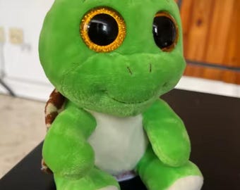 Uroczy pluszowy żółw zielony z błyszczącymi oczami – Kawaii pluszowy zwierzak – miękka przytulanka – uroczy prezent dla dzieci i miłośników żółwi 15 cm