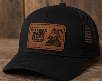 Dungeon Crawler Carl Trucker Hat Prepotente No More Warm Hugs – Leatherette Patch, Classic Fit