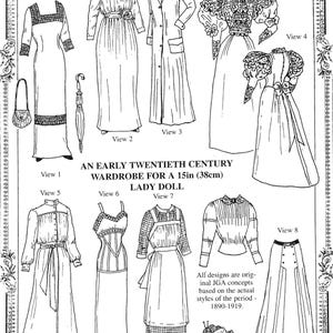 Puede incluir: Dibujo lineal de un vestuario de principios del siglo XX para una muñeca de 38 cm. La imagen presenta ocho diseños de ropa diferentes, incluyendo vestidos, abrigos y faldas, con un sombrero y accesorios. El texto dice "AN EARLY TWENTIETH CENTURY WARDROBE FOR A 15in (38cm) LADY DOLL."