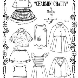Peut inclure: Dessin en noir et blanc d'un patron de vêtements de poupée vintage. Le patron comprend diverses tenues, telles que des robes, des hauts, des jupes et des vestes. Le texte indique "CHARMIN' CHATTY" par Mattel, Inc., 1962. L'image mesure 61 cm de hauteur.