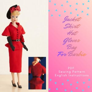 Op de afbeelding: Een Barbie-pop in een rode outfit met bijpassende hoed en zwarte handschoenen. De outfit bestaat uit een jasje, rok en een kleine tas. De tekst luidt: "Jas, Rok, Hoed, Handschoenen, Tas Voor Barbie".