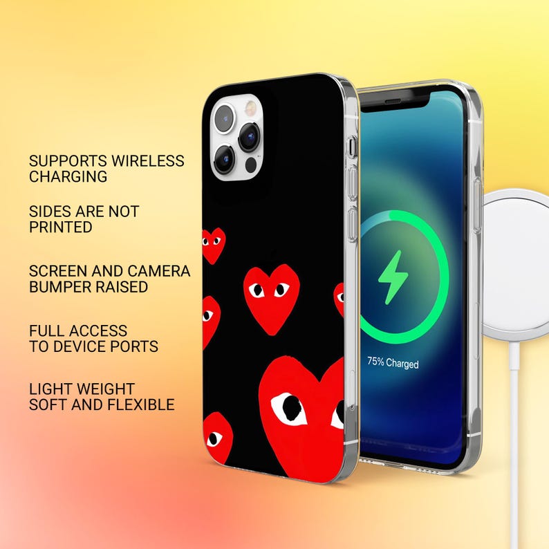 Op de afbeelding: Een set van drie keramische mokken met een gespikkelde, matte afwerking. Elke mok heeft een andere kleur: lichtblauw, cr&egrave;me en grijs. De mokken hebben een eenvoudig, modern ontwerp en een comfortabele handgreep.