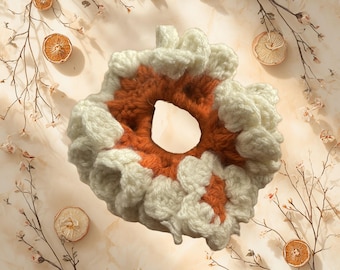 Cream & Clementine Daisy-Stitch Scrunchie