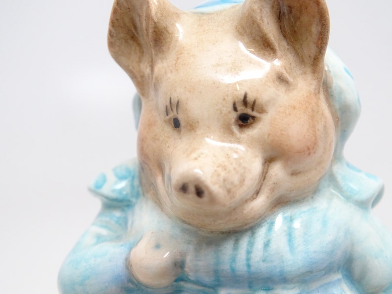 C1989 Beatrix Potter's Aunt Pettitoes, F Warne & Co, Royal Albert, Beswick England, Hand Painted Porcelain, Vintage Pig Figurine image 6