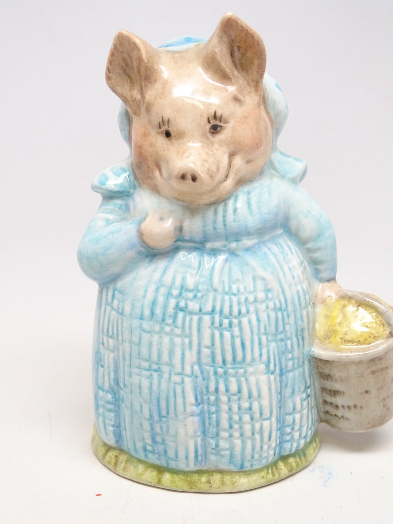 C1989 Beatrix Potter's Aunt Pettitoes, F Warne & Co, Royal Albert, Beswick England, Hand Painted Porcelain, Vintage Pig Figurine image 3