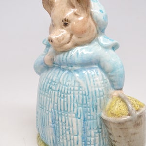 C1989 Beatrix Potter's Aunt Pettitoes, F Warne & Co, Royal Albert, Beswick England, Hand Painted Porcelain, Vintage Pig Figurine image 2