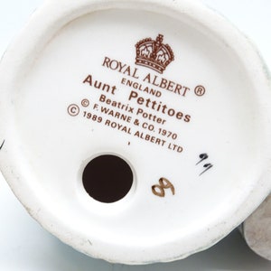 C1989 Beatrix Potter's Aunt Pettitoes, F Warne & Co, Royal Albert, Beswick England, Hand Painted Porcelain, Vintage Pig Figurine image 8