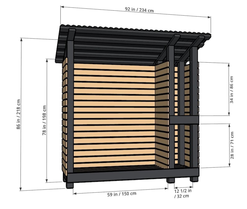 Puede incluir: Un cobertizo de madera para le&ntilde;a con marco oscuro y listones horizontales claros. Las dimensiones incluyen un ancho de 234 cm, una altura total de 218 cm, una profundidad de 150 cm y una secci&oacute;n lateral de 32 cm con segmentos de 86 cm y 71 cm.