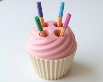 Portalápices con diseño de pastelería de cupcakes / Organizador de escritorio impreso en 3D con espirales glaseadas / Soporte para artículos de papelería dulce pintado a mano
