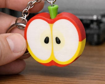 Llavero de rebanada de manzana vibrante: un amuleto de fruta impreso en 3D y pintado a mano, un accesorio gastronómico único.