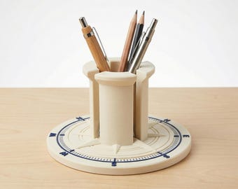 Portalápices con brújula náutica / Organizador de escritorio impreso en 3D y pintado a mano / Regalo único para la decoración de la oficina con temática marinera