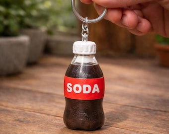 Miniatura de botella de refresco / Llavero impreso en 3D pintado a mano / Accesorio único para bolso inspirado en bebidas