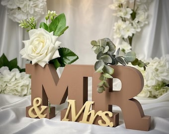 Mr & Mrs Table Topper + FREE GIFT – 3D Printed Wedding / Anniversary Display Sign (Made in Australia)