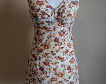 Jaren 60 katoenen mod mini-jurk met bloemen | Retro zomerjurk met fijne print | Britse maat 6