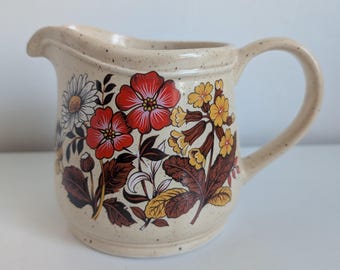 Jarra para salsa/leche vintage de los años 70 de Sadler, fabricada en Inglaterra, con diseño floral en naranja y marrón.