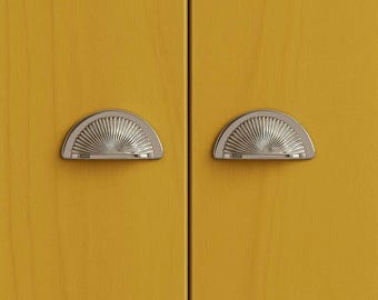 ハーフムーン引き出し取手 64 mm 穴中心、ヴィンテージキャビネットカッププルハンドル、キッチンキャビネット引き出し取手、ドレッサー家具金具