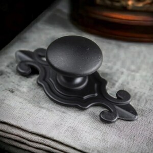 High Quality Antique Cabinet Knob Ornate Metal Furniture Pull Premium Drawer Handle For Dresser Vintage Style Home Decor Hardware 2.5cm  Dia