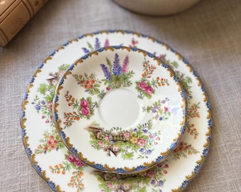 Service à salade vintage Aynsley « Portail de jardin » – 1 assiette à salade et 1 soucoupe, en porcelaine fine anglaise.
