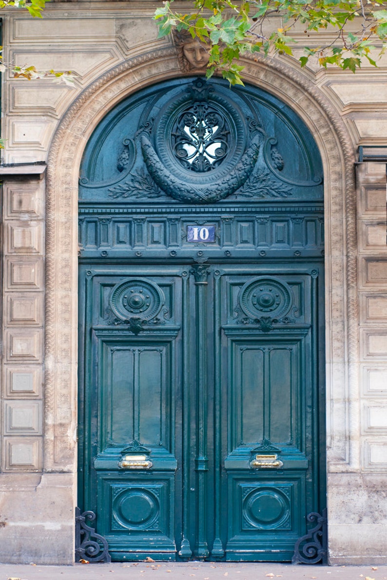 Двери парижа