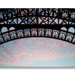 Photographie de la Tour Eiffel sur toile Toile enveloppée de galerie de photos de Paris, photographie de voyage Français, grand art mural image 1
