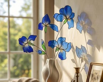 Juego de 4 flores de vitral de iris azul / Atrapasueños florales hechos a mano / Regalo para amantes de la jardinería / Decoración botánica para colgar en la ventana