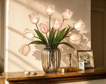 Tallo de flor de tulipán de vitral hecho a mano a medida, atrapasoles de tulipán artesanal, regalo floral de vidrio para ella, decoración primaveral para el hogar, arte floral