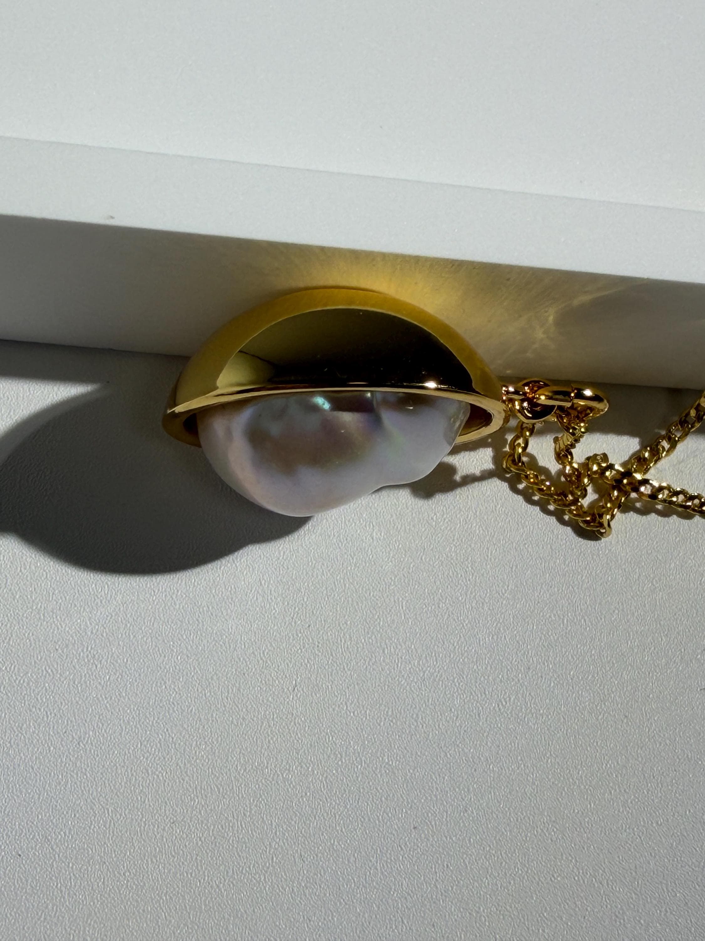 Freshwater Pearl Pendant Necklace: 18k Gold Plated
