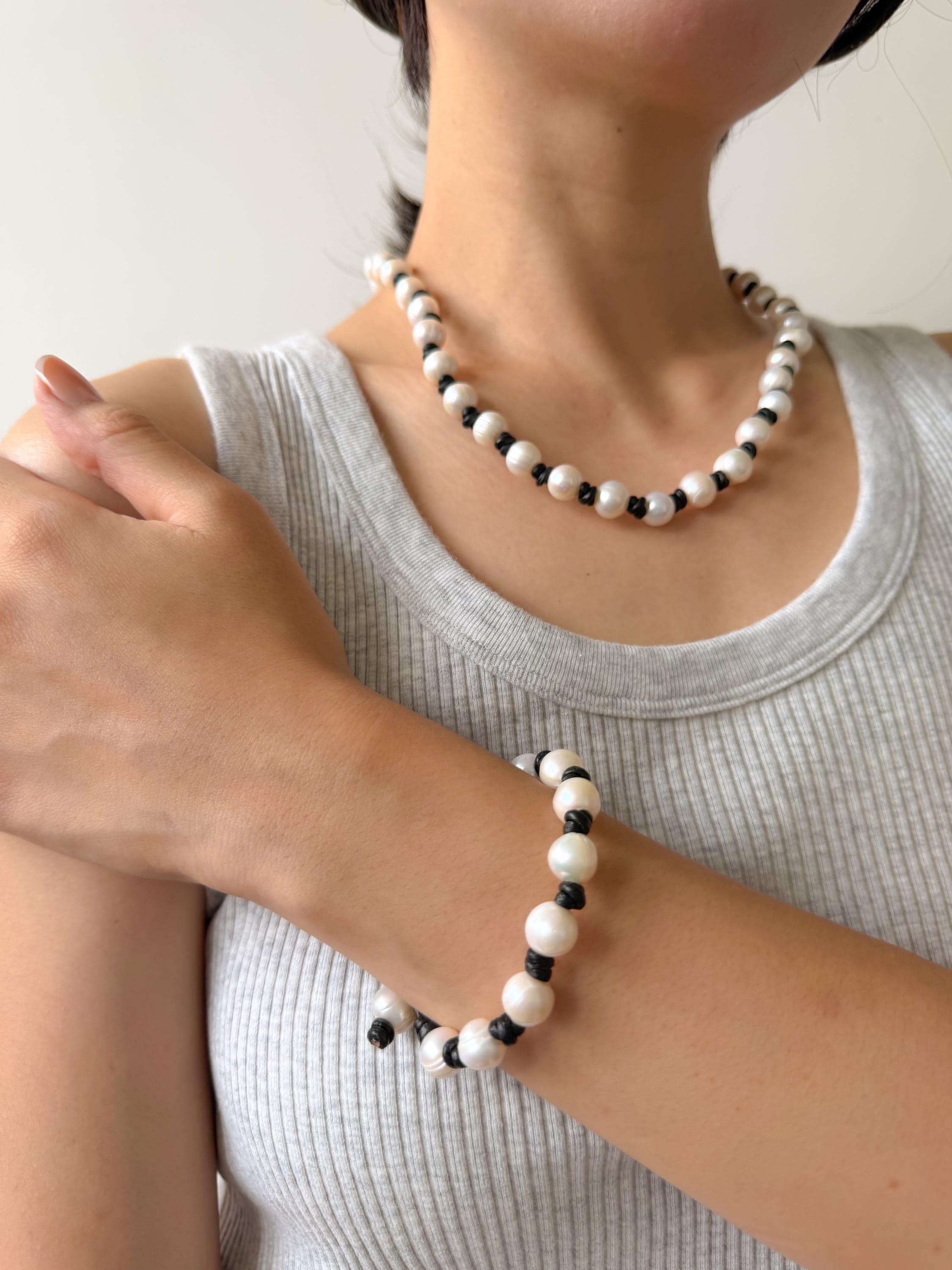Baroque Freshwater Pearl Beaded Bracelet With Black Accents Minimalist