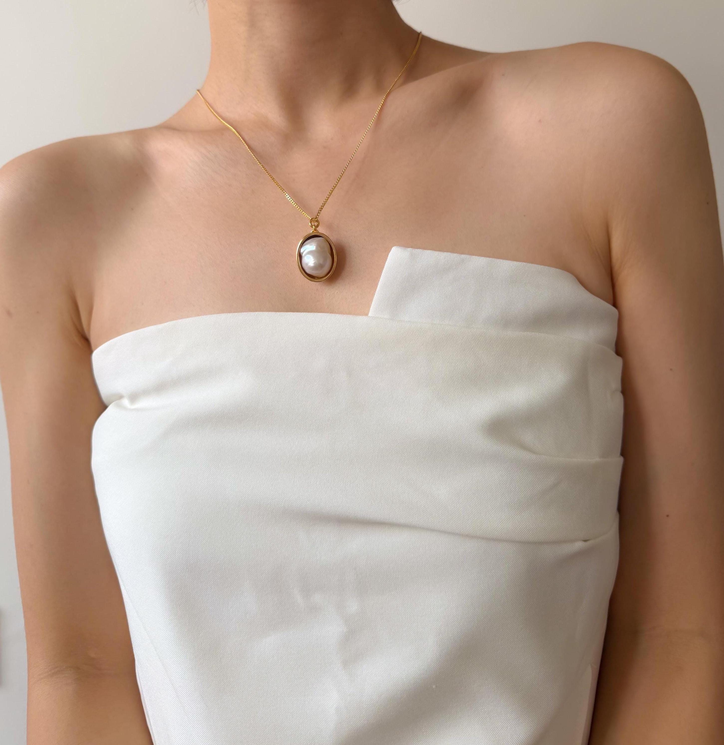 Freshwater Pearl Pendant Necklace: 18k Gold Plated