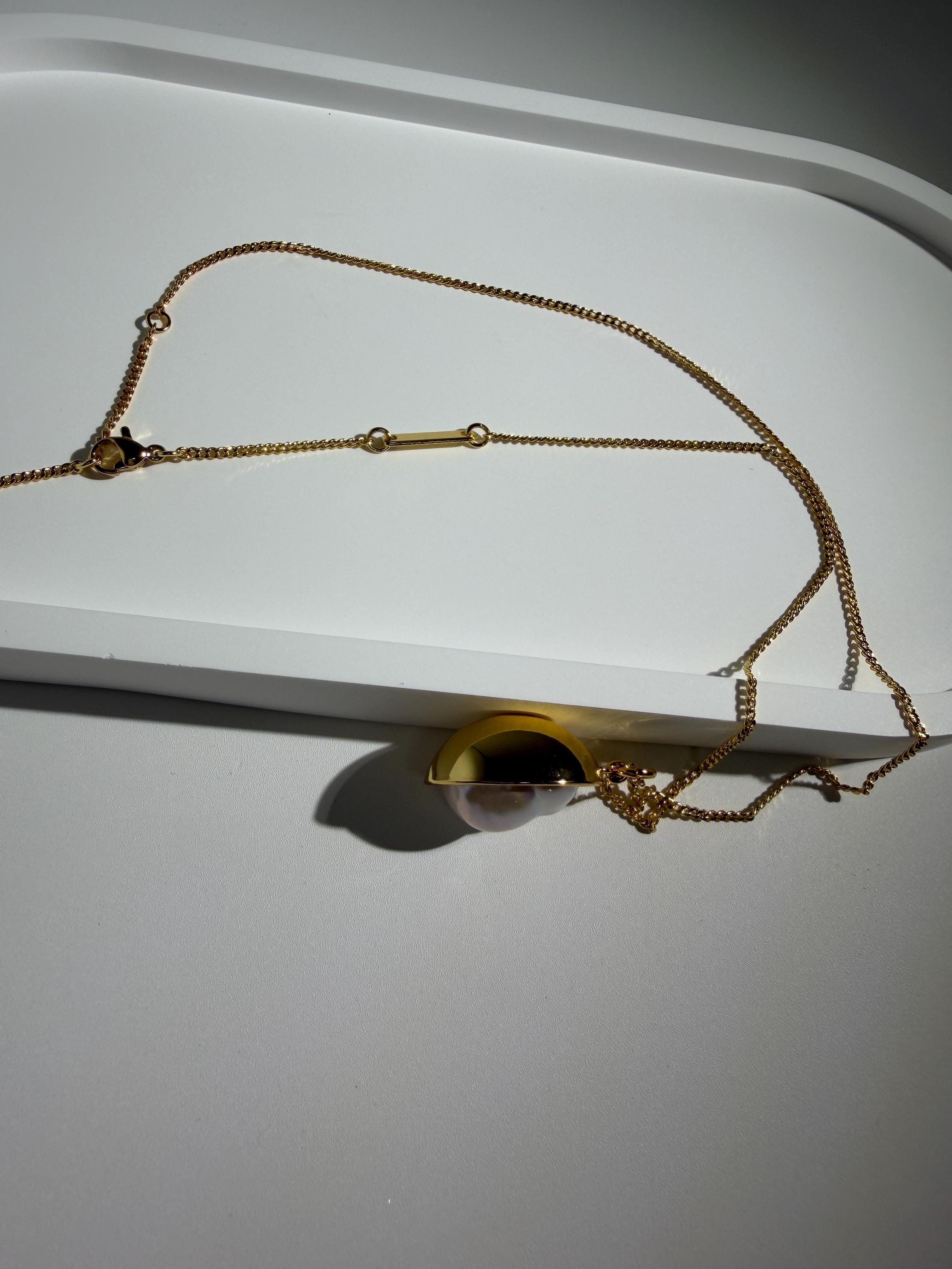 Freshwater Pearl Pendant Necklace: 18k Gold Plated