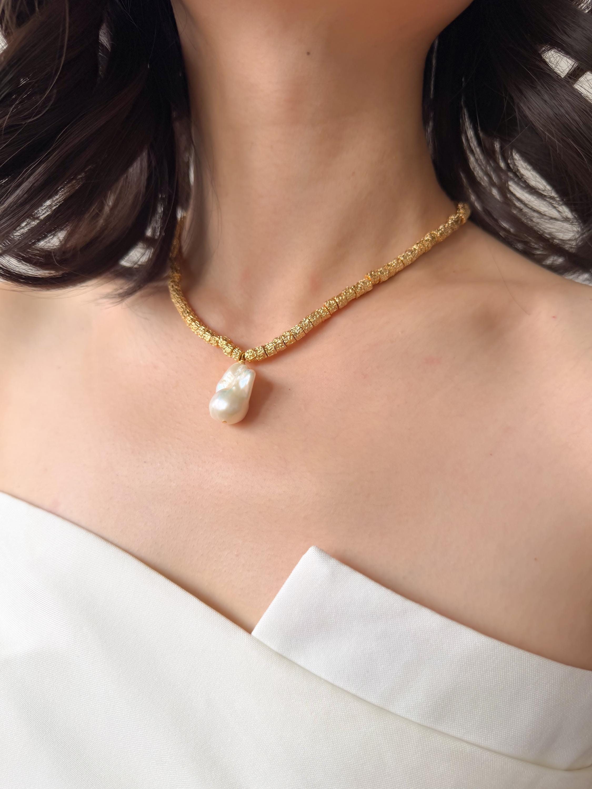 Textured 18K Gold Plated Baroque Pearl Pendant Necklace, Natural Luminous Pearl Jewelry