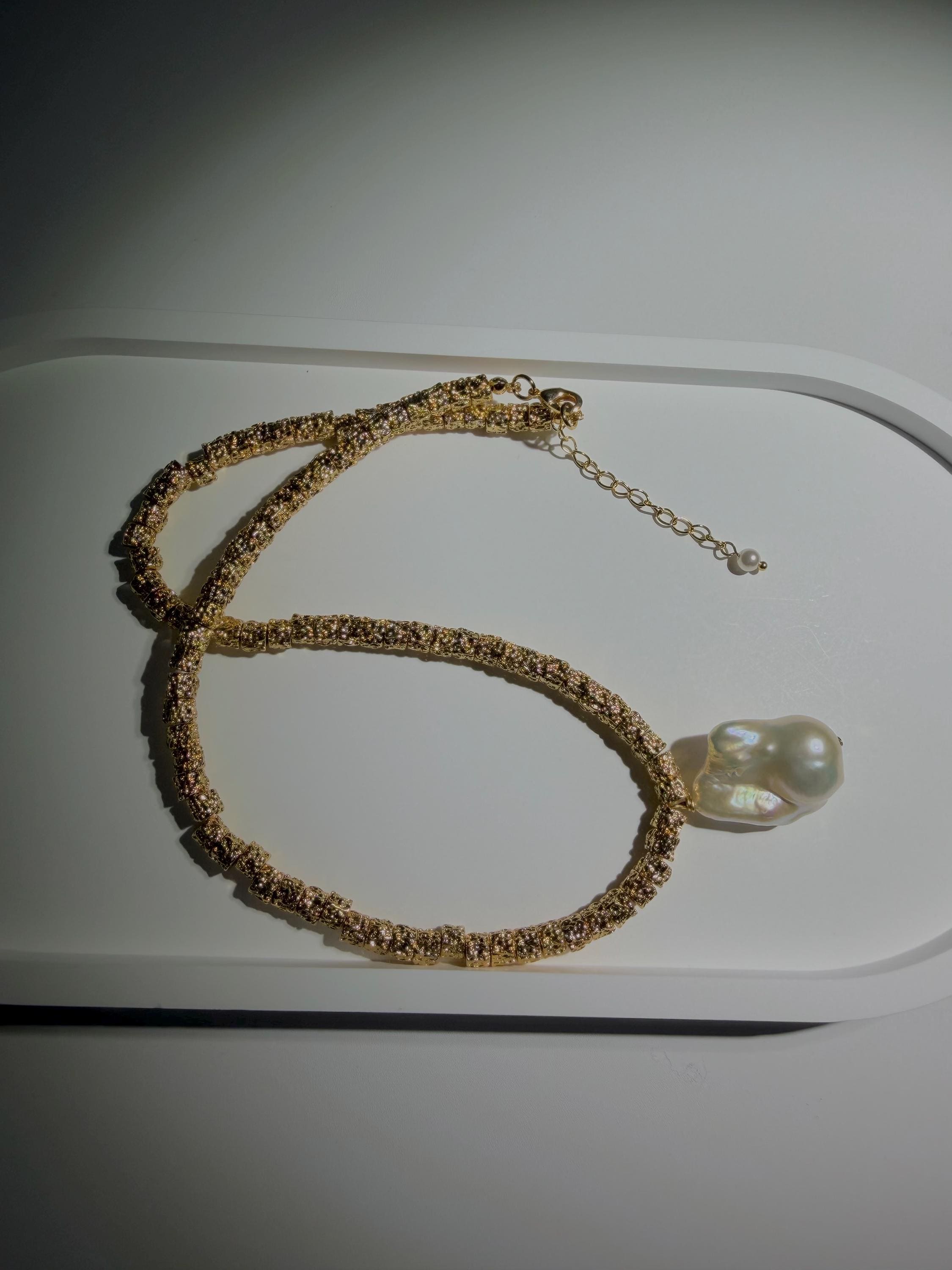 Textured 18K Gold Plated Baroque Pearl Pendant Necklace, Natural Luminous Pearl Jewelry