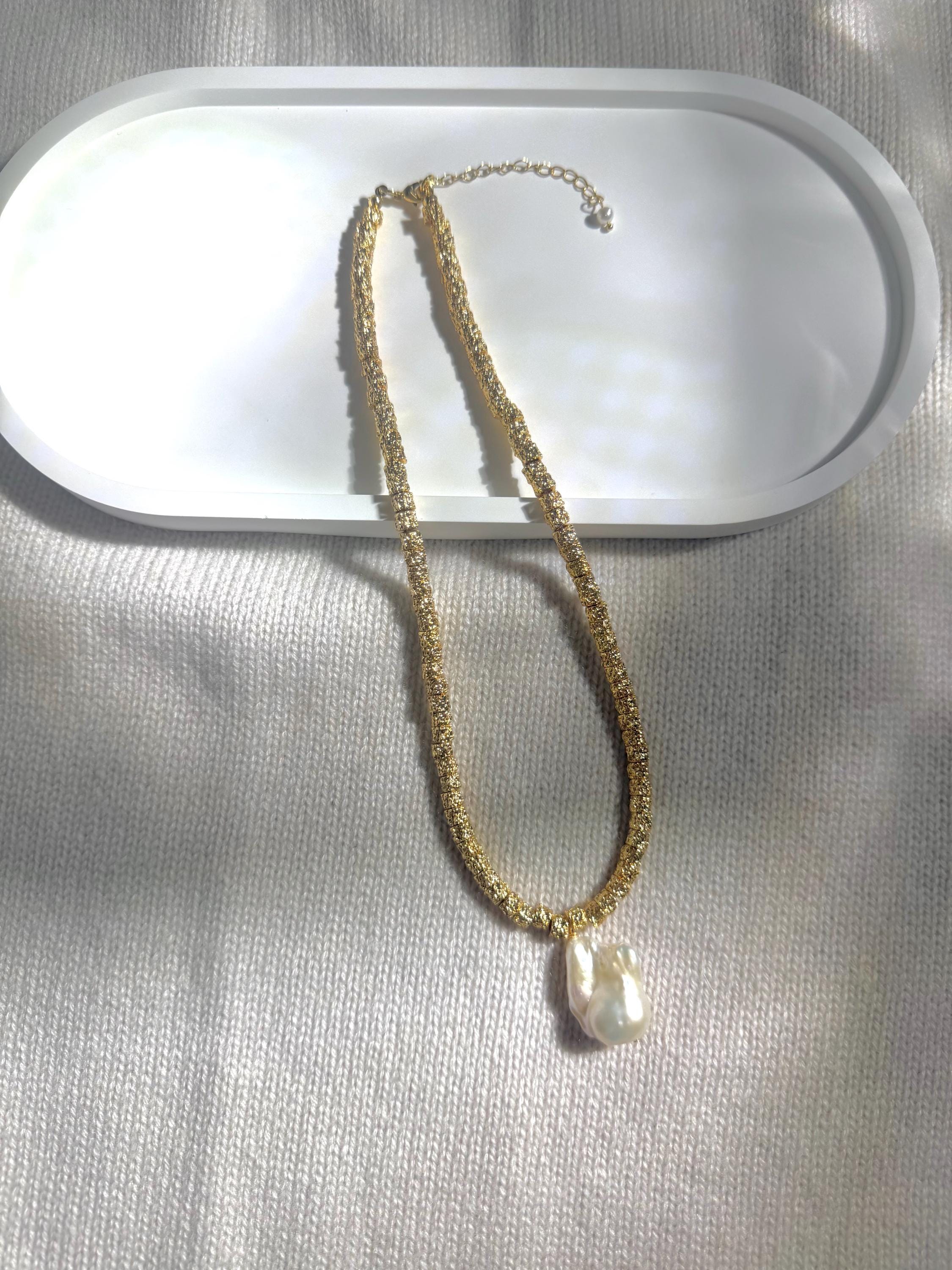 Textured 18K Gold Plated Baroque Pearl Pendant Necklace, Natural Luminous Pearl Jewelry