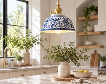 Blauw-witte keramische hanglamp met bloemenmotief: vintage plafondlamp voor de eetkamer