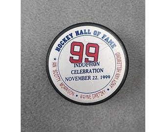 Wayne Gretzky  1999 HALL OF FAME induction official hockey puck rare!
