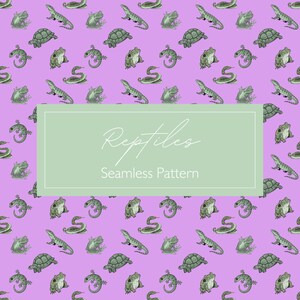 Pode incluir: Um padrão sem costura com vários répteis, incluindo tartarugas, jacarés, rãs e cobras, em um design repetitivo sobre um fundo lavanda. As palavras "Reptiles" e "Seamless Pattern" são exibidas em um retângulo verde claro.